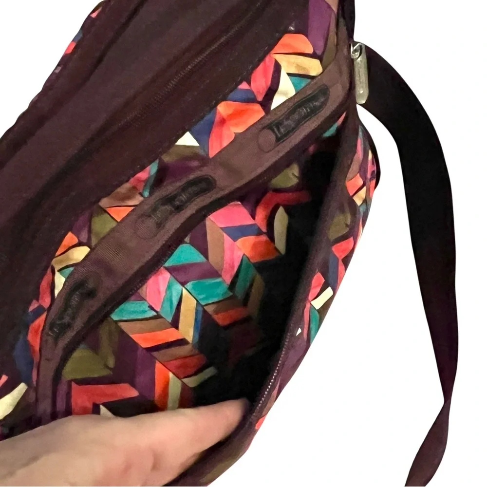 LESPORTSAC Deluxe Everyday Bag with Matching Pouch Shoulder or Crossbody Chevron - Picture 4 of 11